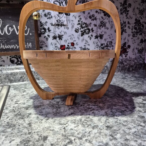 Wooden gift basket from Bonnie and Pop. No fruit. - Picture 5 of 8